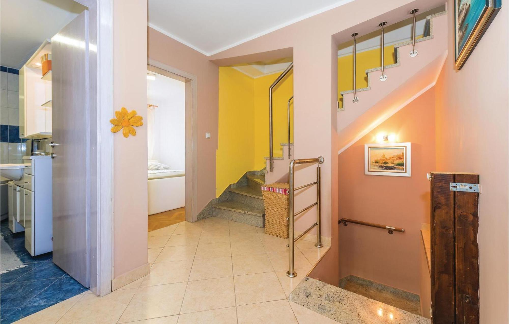 Nice Home In Sibenik With Kitchen Exterior foto